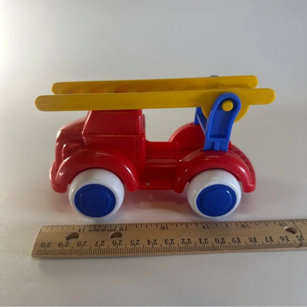 Viking Toys 1060 Sweden‎ Red Yellow Blue Plastic Jumbo Maxi Fire Truck 6” Ladder